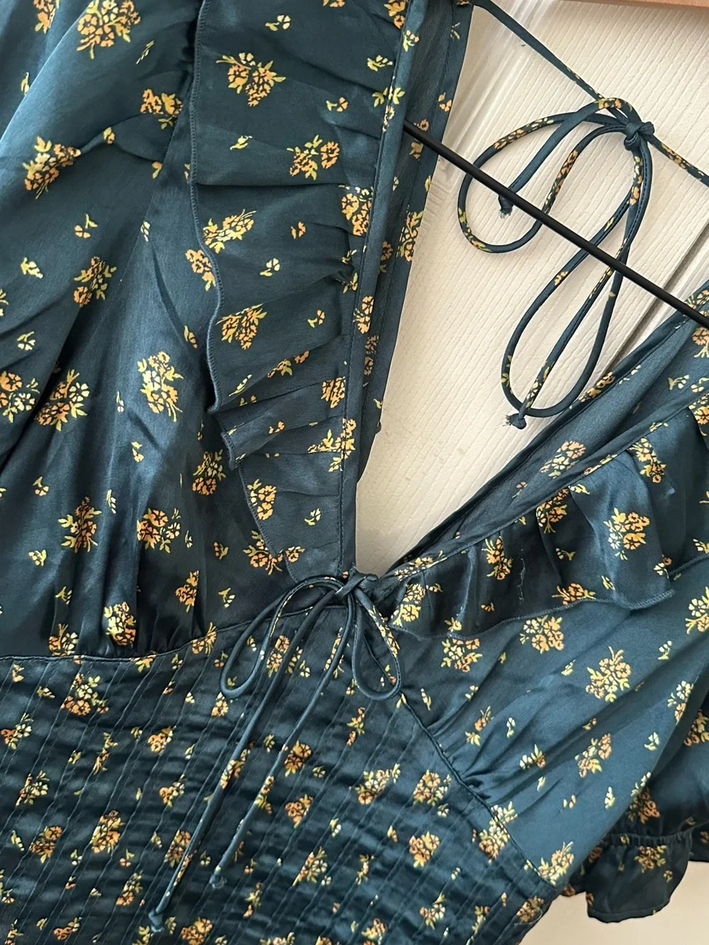 FREE PEOPLE Y2K Dark Green Floral Tie-Front Satin Peplum Deep V-Neck Blouse